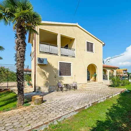 Apartamento Josipa With Whirlpool Poreč