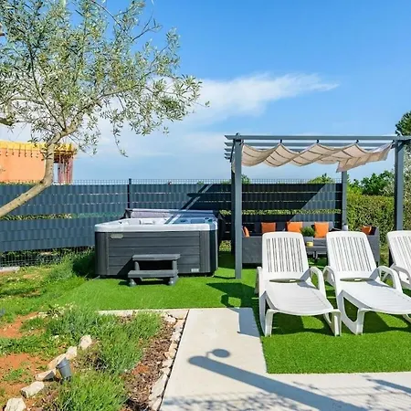 Josipa With Whirlpool Apartman