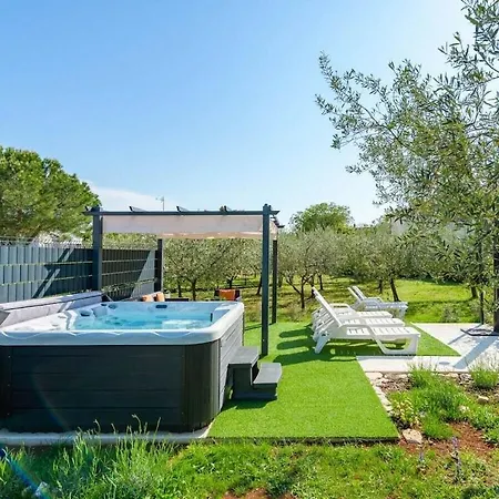 Josipa With Whirlpool Poreč