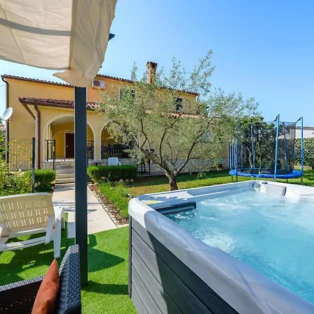 Josipa With Whirlpool Appartement