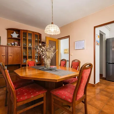 Appartement Josipa With Whirlpool Poreč
