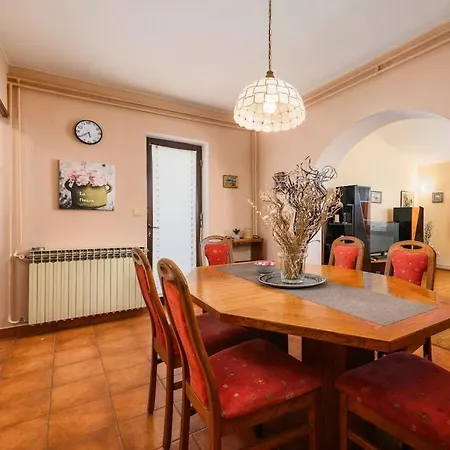 Josipa With Whirlpool Appartement