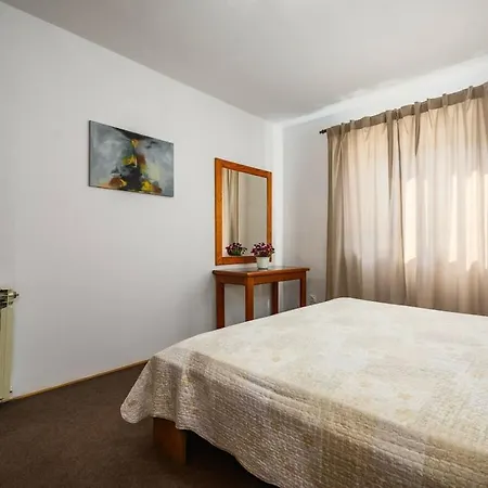 Appartement Josipa With Whirlpool Poreč