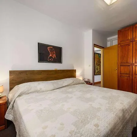 Appartement Josipa With Whirlpool Poreč