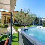 Josipa With Whirlpool Apartament